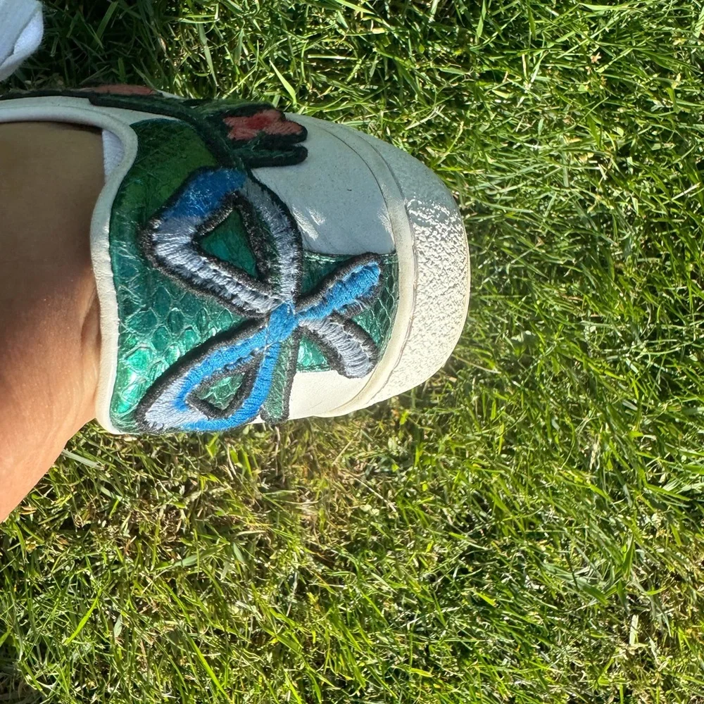 Gucci Sneakers with Botanical Design - Picture 4 of 6